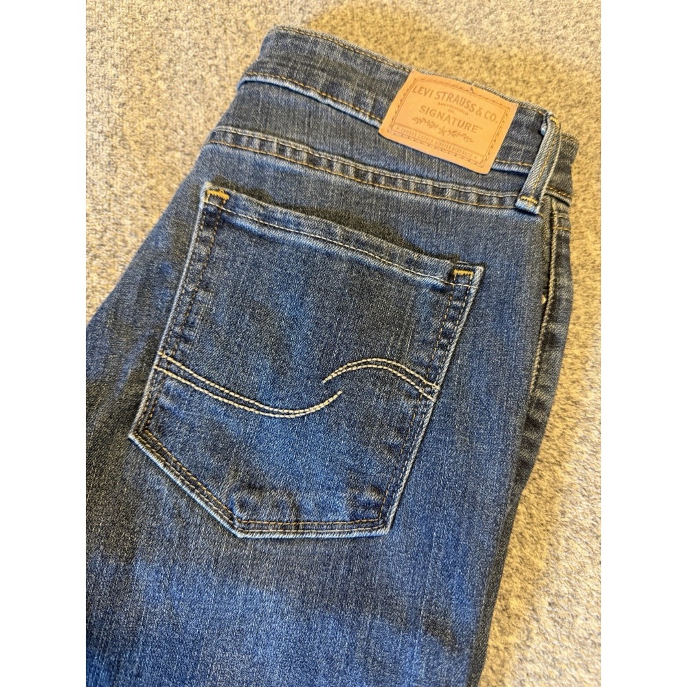 Levi's Signature Strauss Women's Bootcut Jeans Medium Wash Blue Denim Size 4